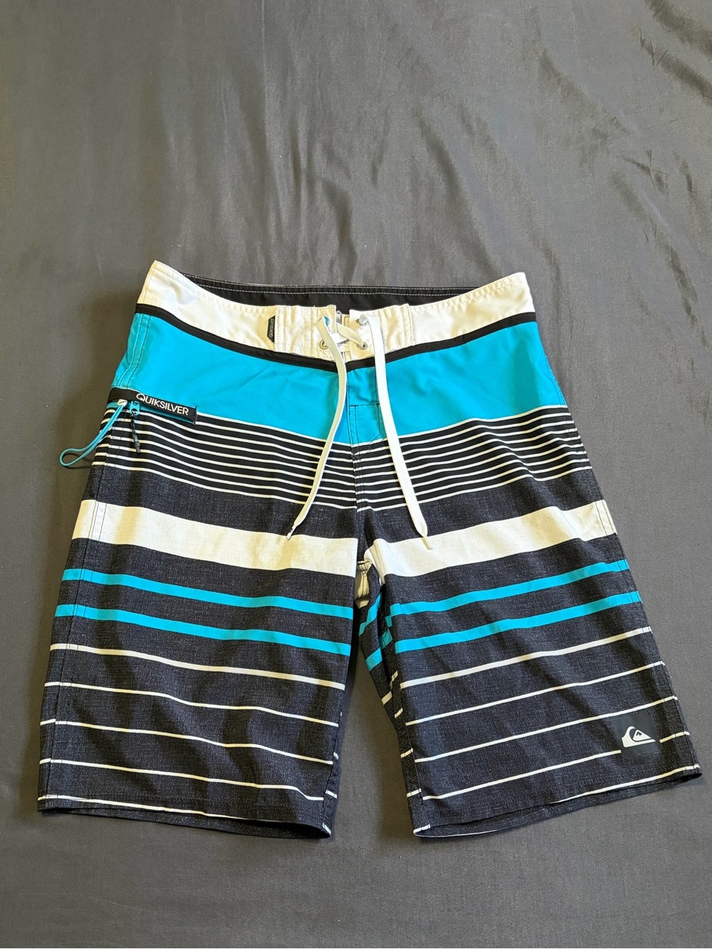 Y2K 2000s styleQuicksilver board shorts with stripes. Size 30.